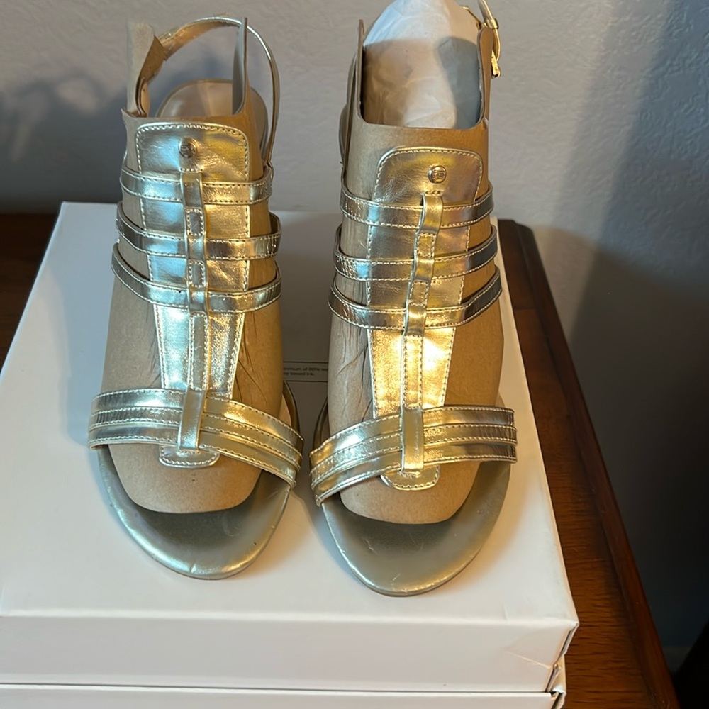 Tommy Hilfiger Golden Wedges Gladiators Strppy Sandals Shoes size 7.